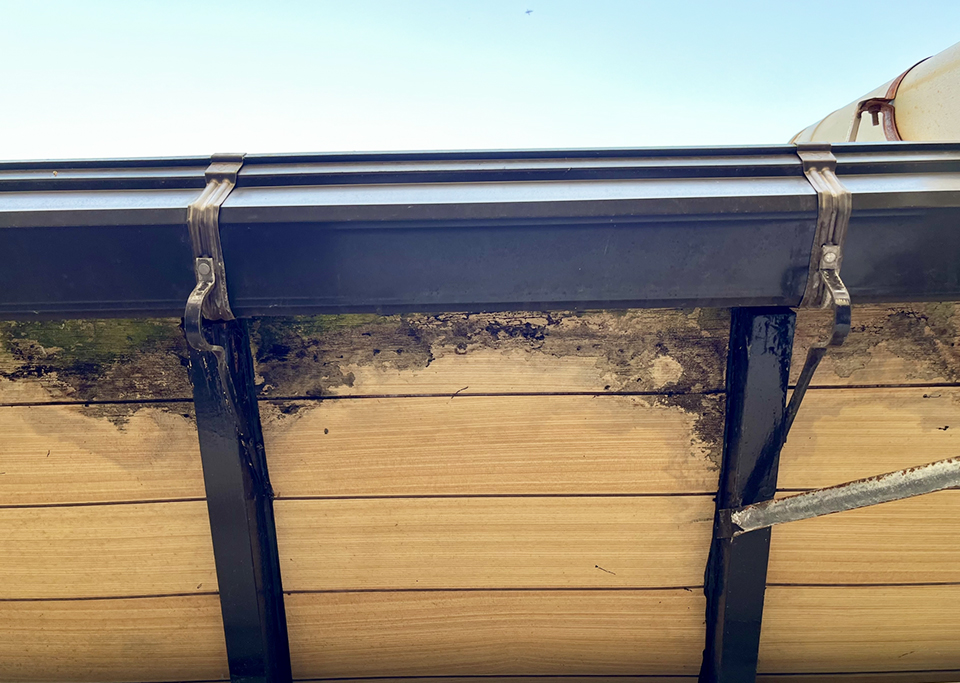 ご自宅で打ち合わせをするご家族とスタッフ