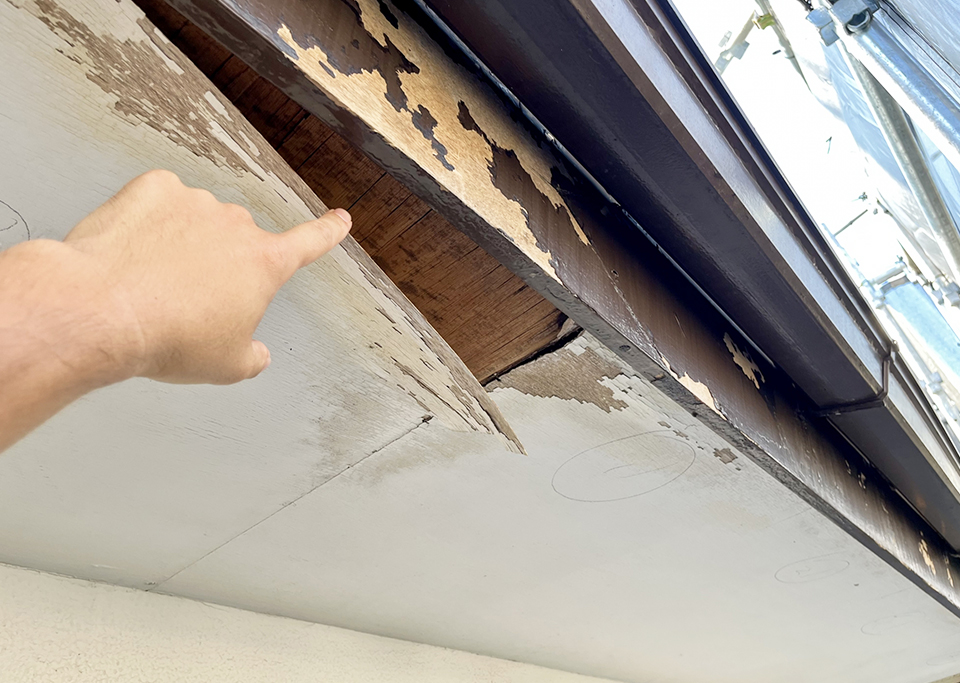 ご自宅で打ち合わせをするご家族とスタッフ