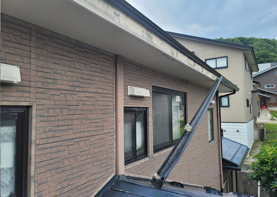 雨樋が外れている・歪んでいるイメージ画像