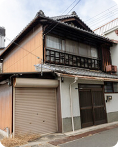 古い日本家屋の外観