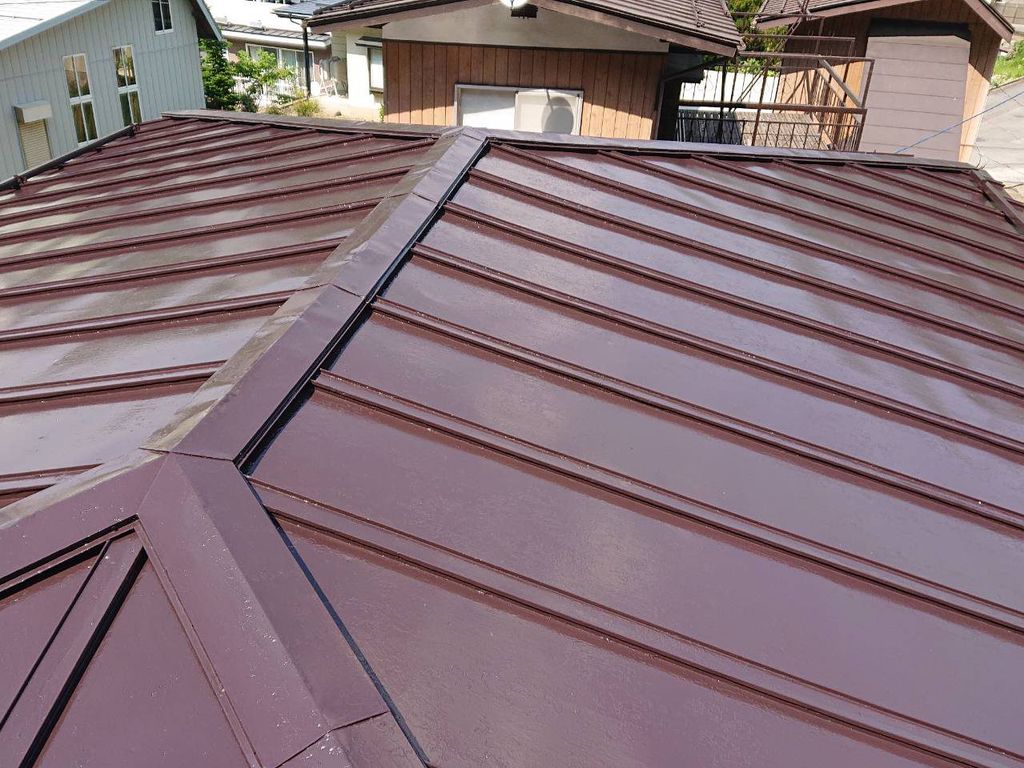 【山ノ内町関口様邸】前回から20年位経つ、もう屋根の塗装がハゲてきているので何とかしたいと考えていた