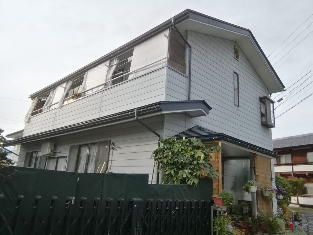 【中野市】雨樋取替え・屋根塗装～白い雨樋のサビが目立つようになってきて数年前から何とかしたいと思っていた～