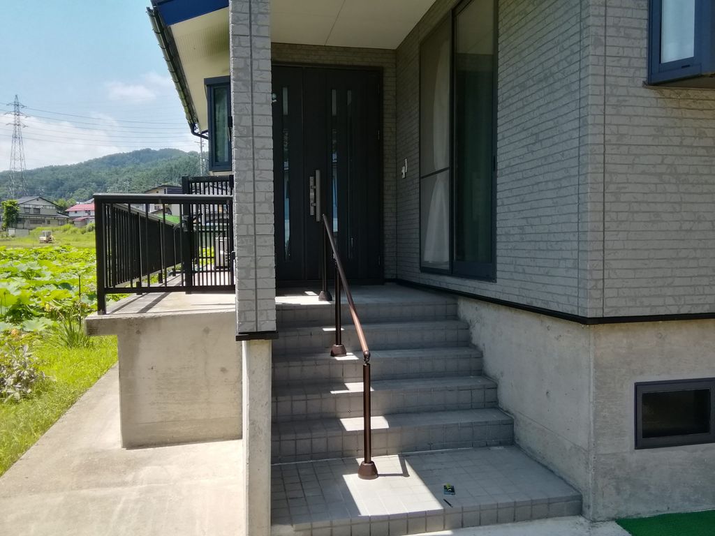 【飯山市】屋外手すり取付け～親が足腰弱くなってきたのでケガする前にバリアフリー化～