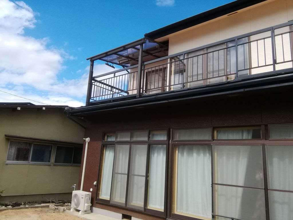 【長野市U様邸】中古住宅を購入したが、2階のベランダに屋根が付いてなかったので取付けて欲しい