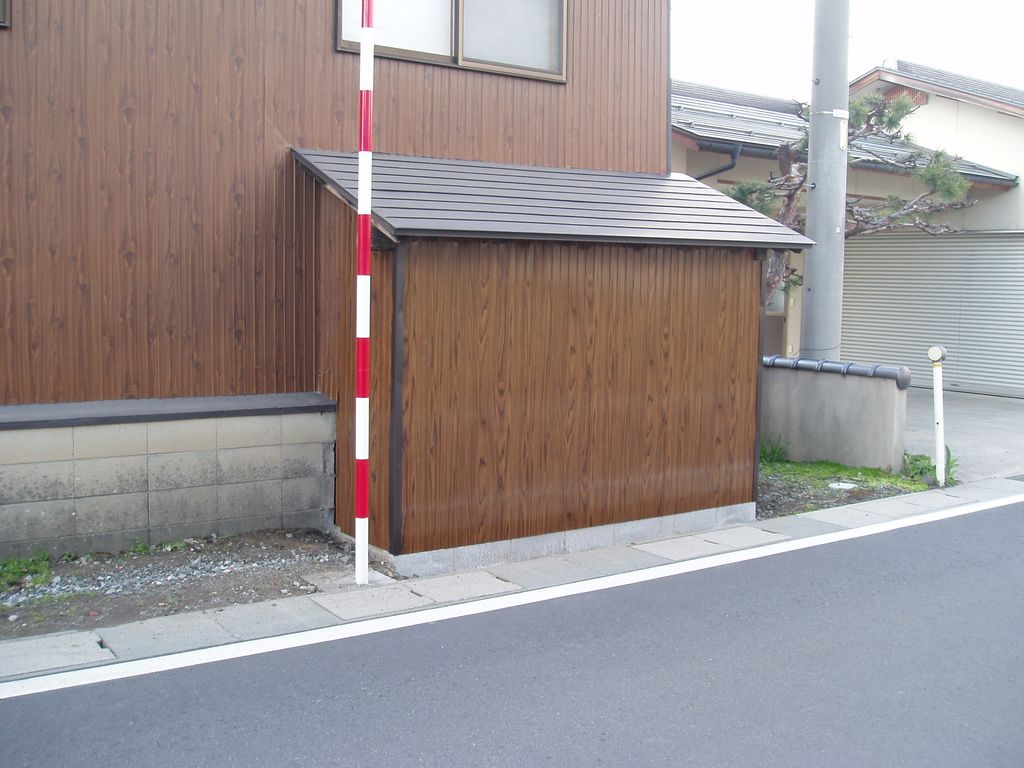 【中野市】外壁修繕～早朝に車が滑って倉庫に突っ込んで破損させた部分を復旧しました～