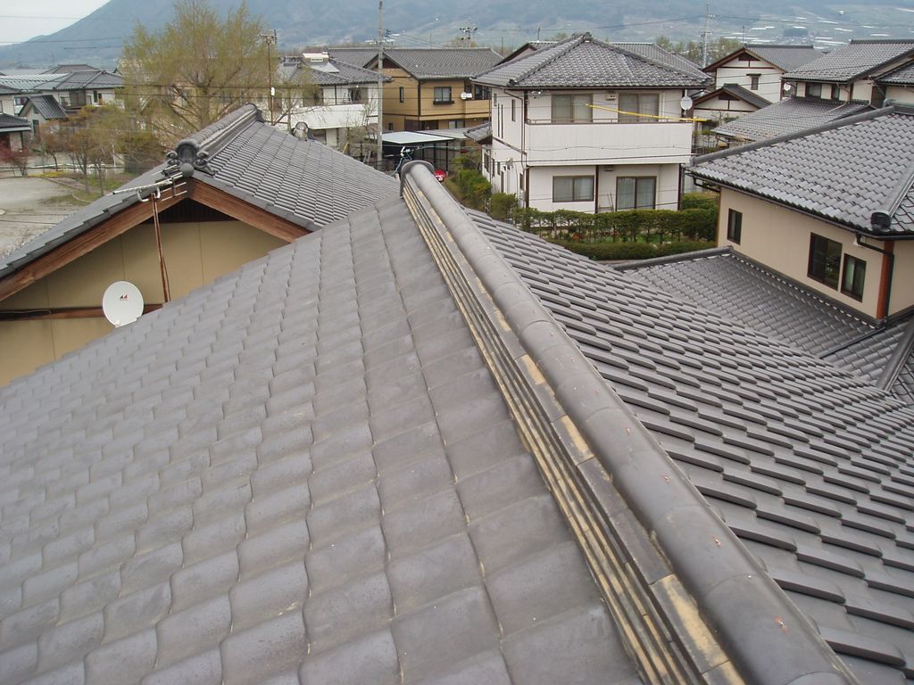 【中野市O様邸】屋根瓦が数枚落ちてきて、隣の人からも早く直した方が良いと言われ修繕を依頼した