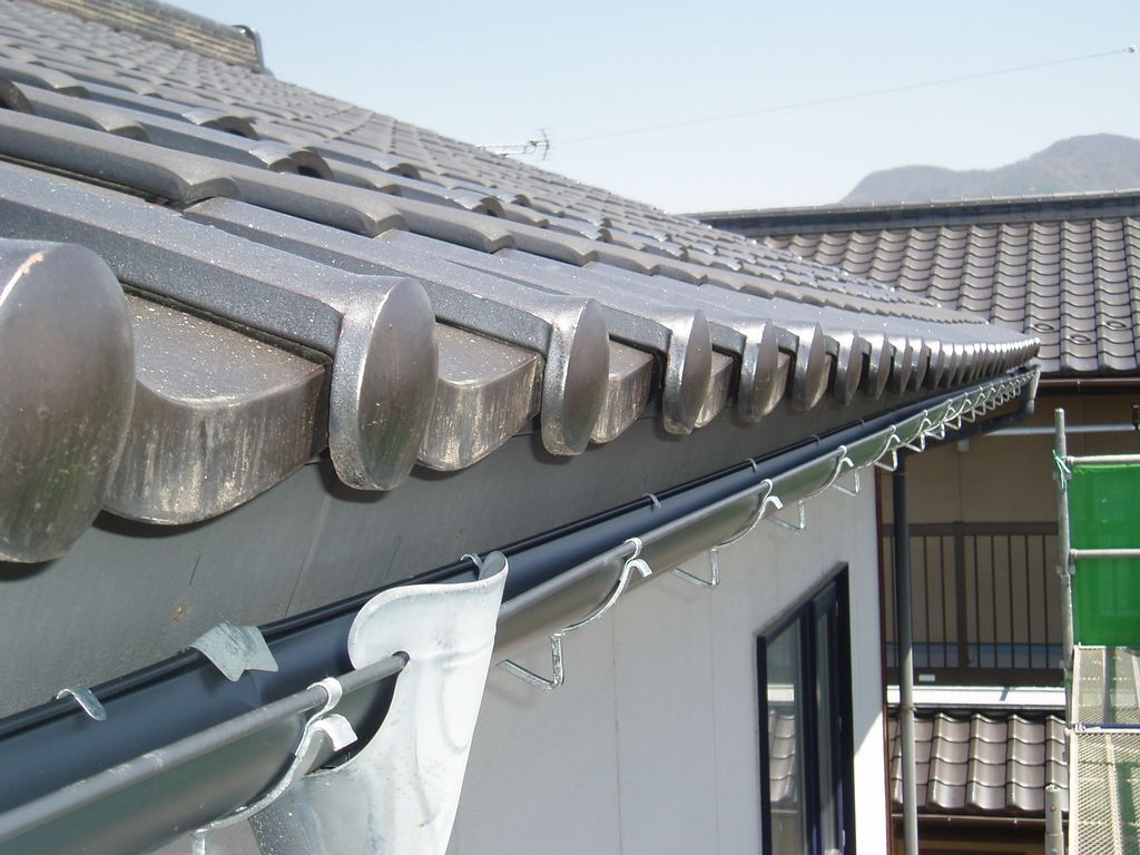 【中野市梅林様邸】雨樋から雨水がリビング脇の地面に落ちてうるさかった。どこに頼もうかと思っていたら折込チラシを見て連絡した。