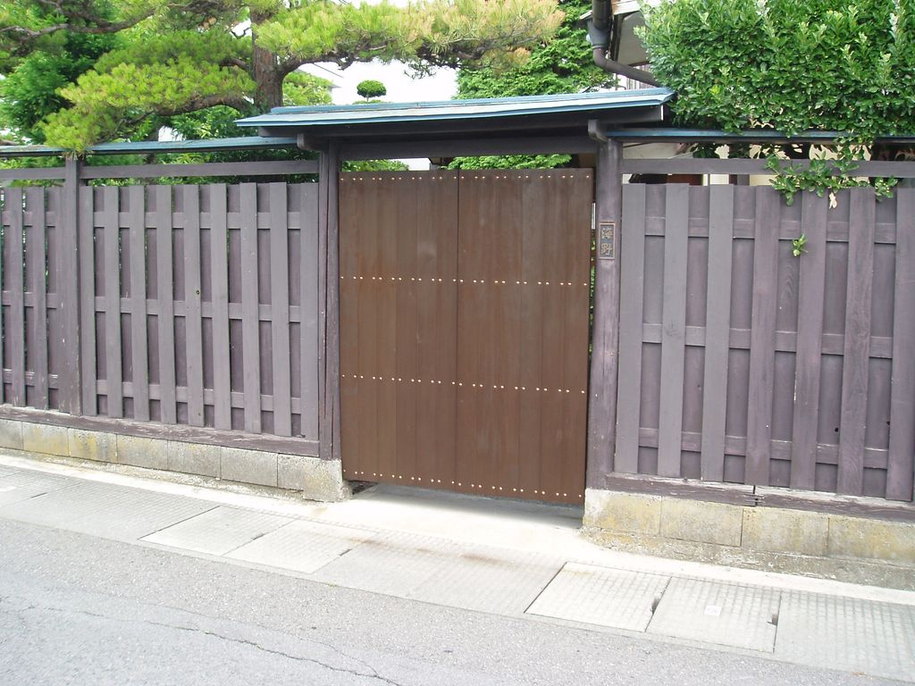 【中野市】門扉取替え～木製の門扉なんてどこに頼んだらいいのかわからなかった～