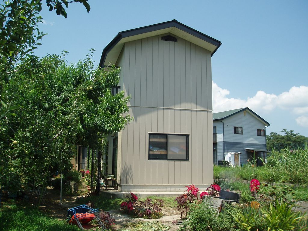 【中野市】外壁修繕～倉庫の東面だけ外壁がゆがんで波打っているので何とかならないか！～