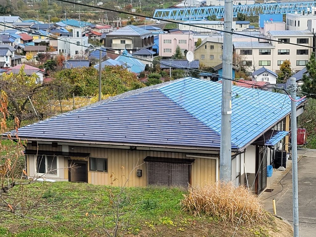 【中野市】屋根塗装～居住していないため、隣の家が塗装工事していたのでお願いした～
