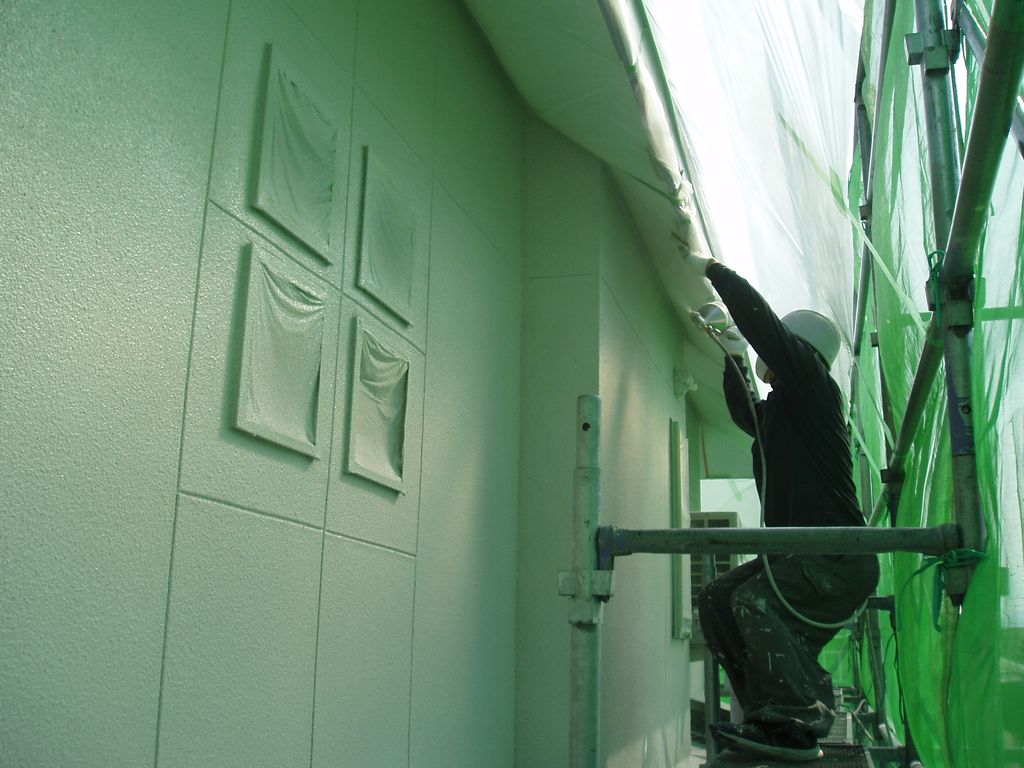 外壁塗装工事の「吹き付け」とは？詳しくご紹介！