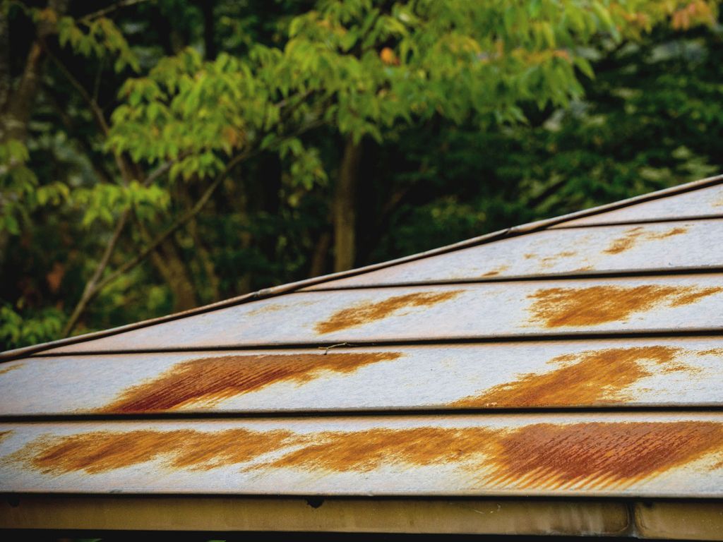 トタン屋根にサビがついている方必見！原因と塗装方法の流れについて解説！