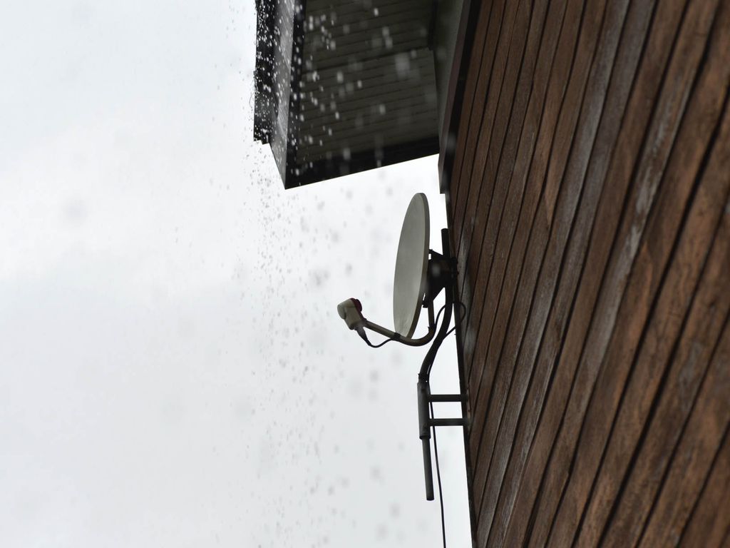 雨ばかりの天気でも外壁塗装は続けられる？