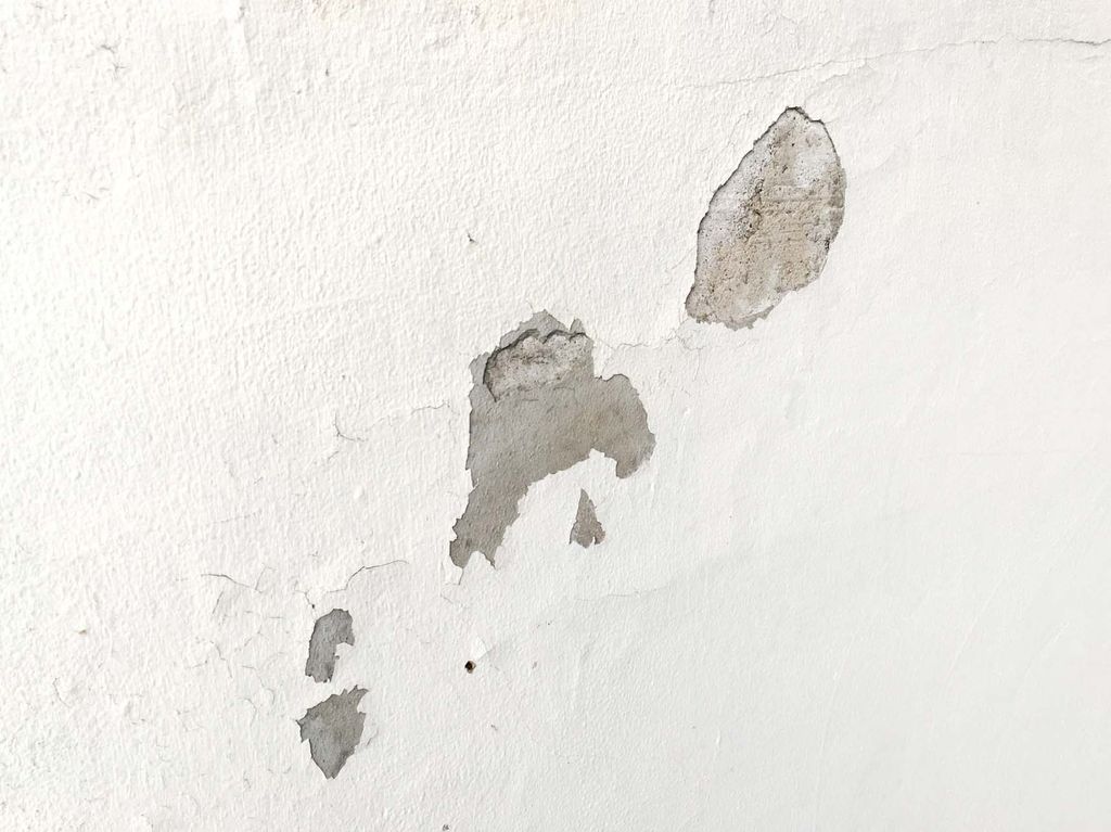 外壁塗装の剥がれを見つけたら？原因と対処法について解説します