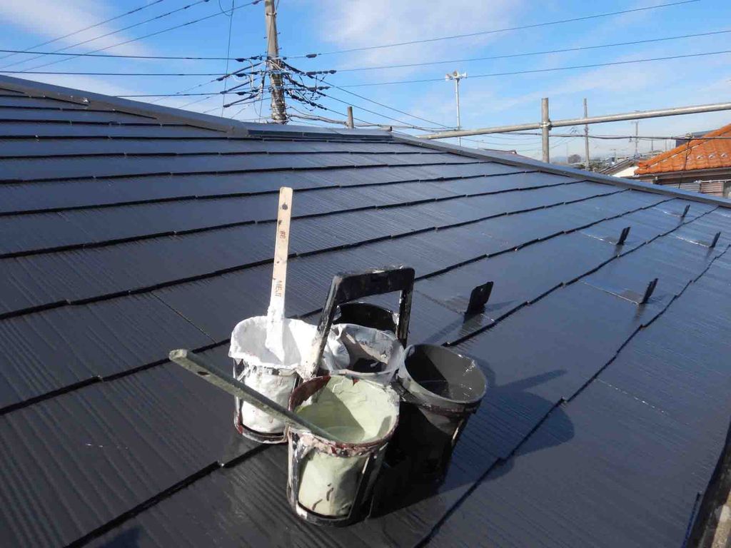 屋根塗装をしないとどうなるの？屋根塗装の役割とは