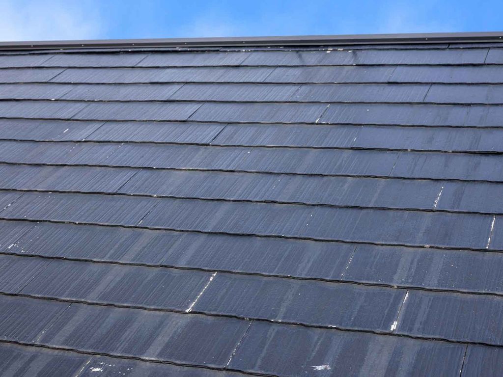 屋根塗装が剥がれる原因とその対策！効果的な補修方法で長持ちさせるポイントとは？