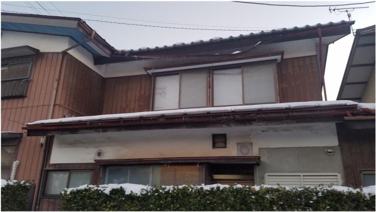 【須坂市】雨樋取替え・屋根塗装～降雪の重量が加わったことで遂に折れ曲がってしまった～