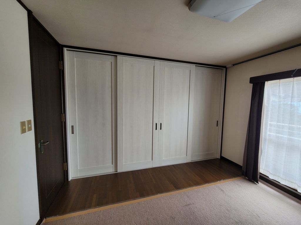 【山ノ内町】間仕切設置～子供たち家族が来た時に部屋を仕切れるように、普段は1部屋で使えるようにしたい～