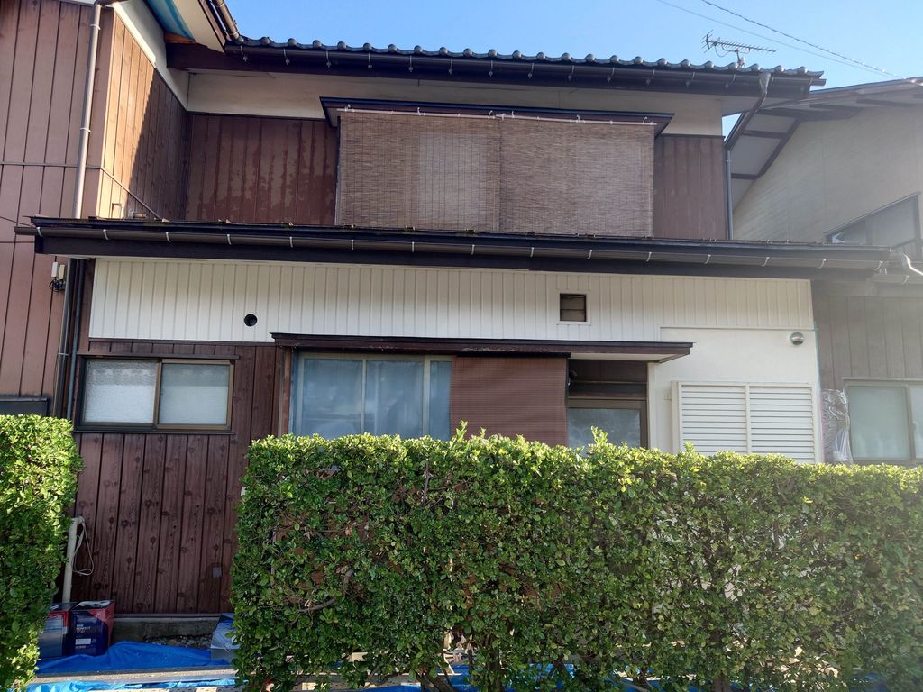 【須坂市】軒天張替え他～軒天の白ベニヤの塗装がボロボロになってきたのでみぐさい～